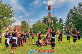Làng Văn Hóa Các Dân Tộc Việt Nam (Đồng Mô): Hành Trình "Du Học" Cội Nguồn, Giao Lưu Nghệ Nhân & Chữa Lành Ngoại Ô