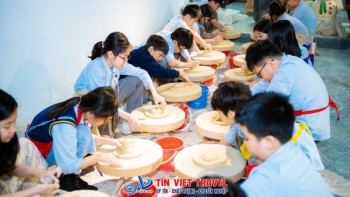 TOUR VĂN MIẾU QUỐC TỬ GIÁM – KHU TRẢI NGHIỆM BÁT TRÀNG 1 NGÀY
