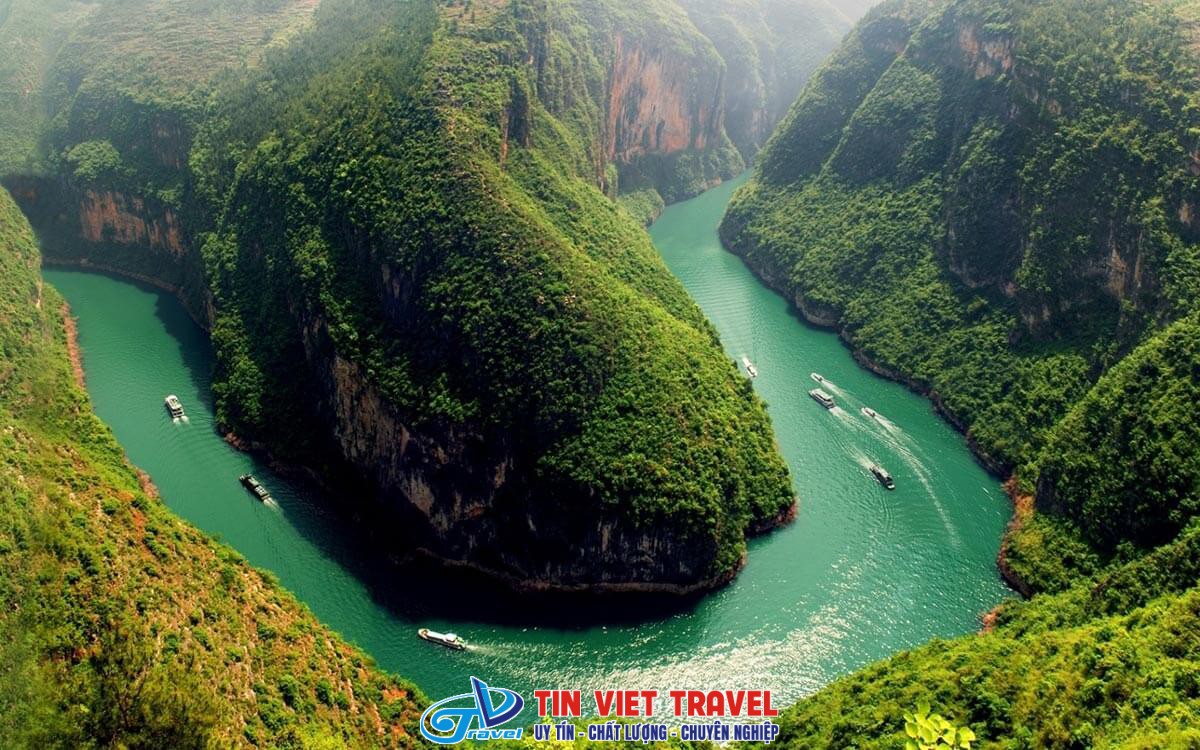 Khám Phá Sông Nho Quế & Hẻm Tu Sản: Hành Trình Chữa Lành, Giải Mã Huyền Thoại & Kỹ Nghệ Nhiếp Ảnh Điện Ảnh