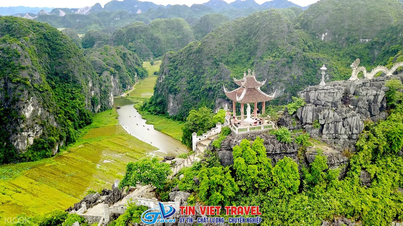 Cẩm Nang Hang Múa Ninh Bình Tự Túc: Bí Kíp Leo Núi Không Mệt, Nghệ Thuật Sống Ảo & Né Bẫy Chi Phí