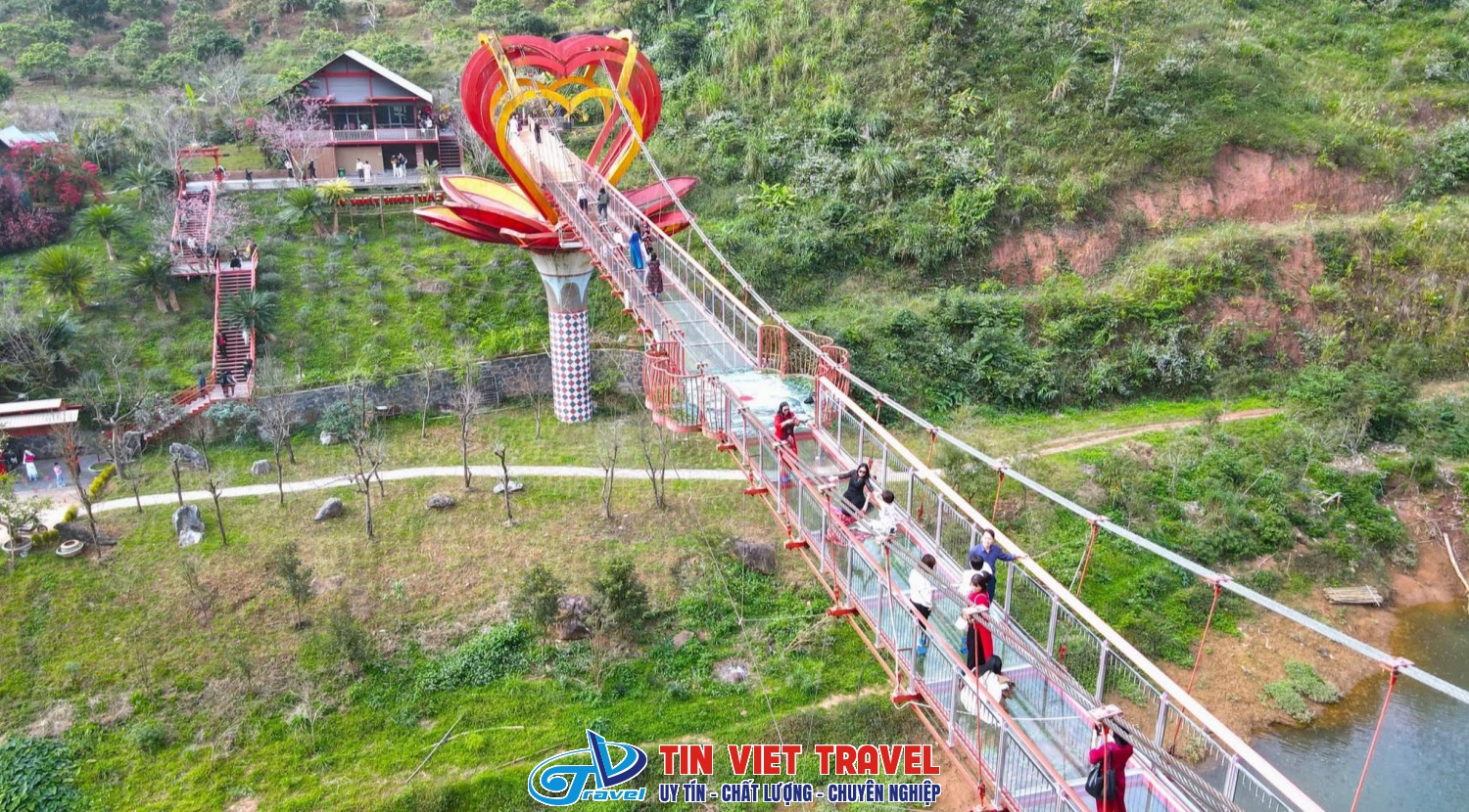Cầu Kính Tình Yêu Mộc Châu