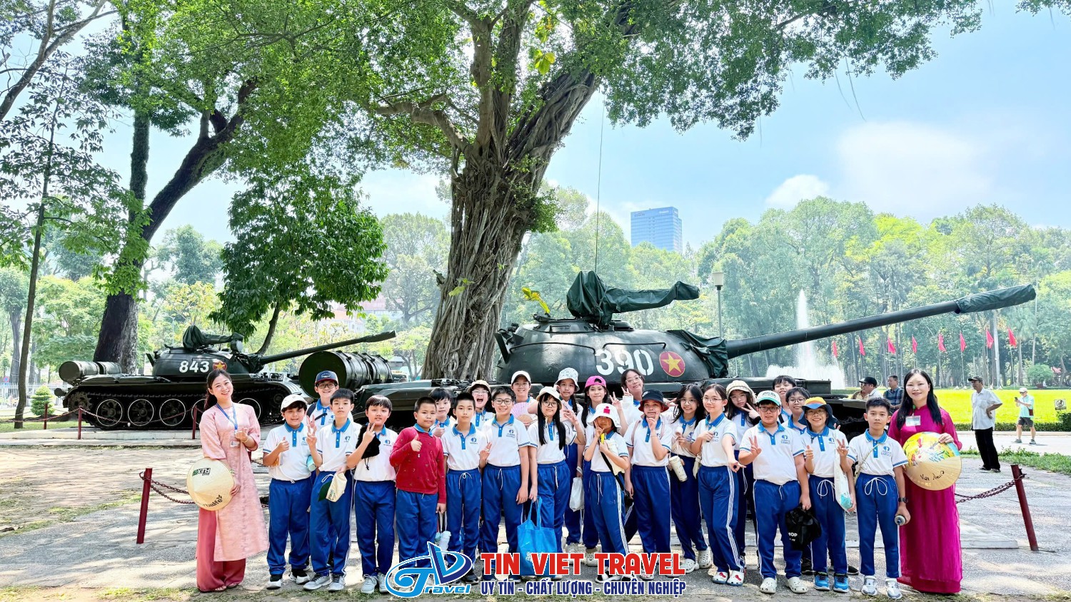 tour học sinh Dinh Độc Lập