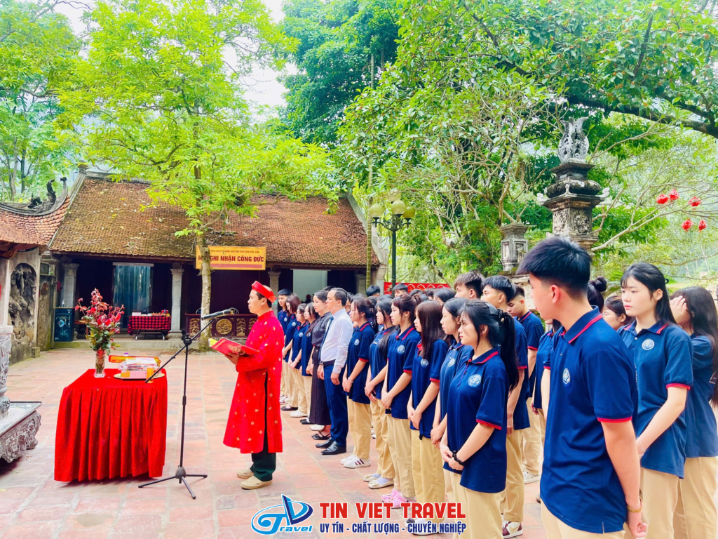 Dâng hương Đền Gióng Sóc Sơn